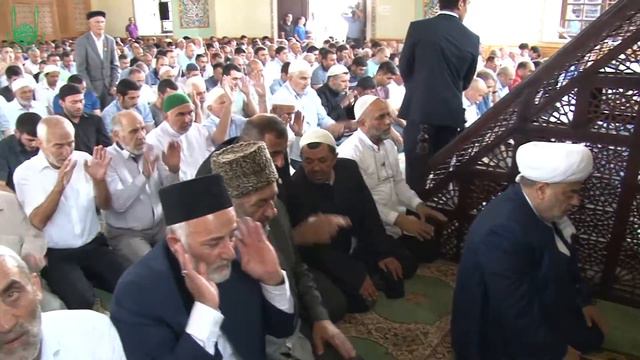 Təzəpir məscidində bayram namazı qılındı смотреть онлайн