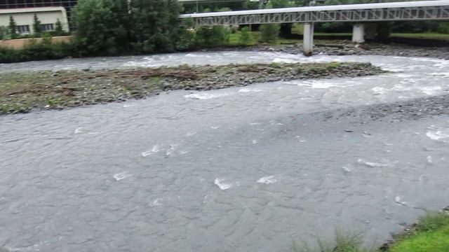 21.07.2022. Россия. Вид на слияние реки Лаура и реки Мзымта. Вид со стороны Эсто-Садка смотреть онлайн