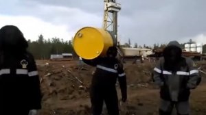Песня про бурильщика породия на «тает лёд»