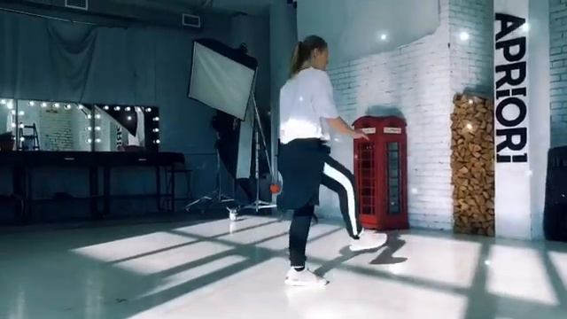 Классно танцует ? Shuffle Dance & CuttingShapes смотреть онлайн