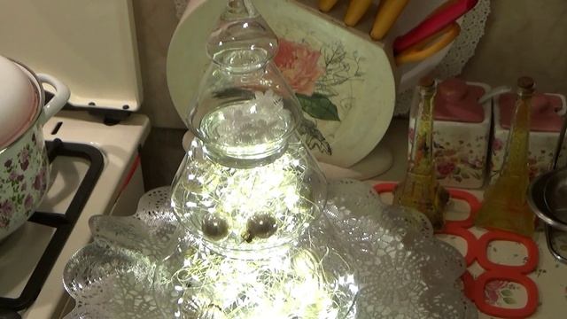 Стеклянная Ваза Елочка из магазина Порядок. Еще один Новогодний аксессуар. смотреть онлайн