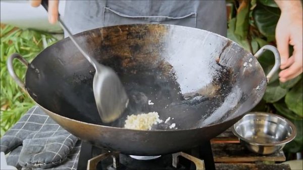 Stir Frying 101, Chinese Stir Fry Techniques Using Pork and Chili (青椒肉丝)