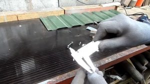 Как крепить профнастил и поликарбонат к металлу своими руками