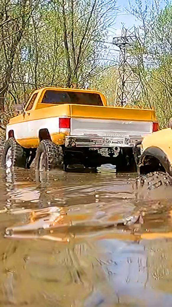 Грязевое Спасение на РУ моделях! 118 Toyota, Chevy K10 и 6x6 грузовик застряли! смотреть онлайн