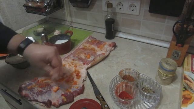 Рулет из свинины с паприкой и морковью Pork roll with paprika and carrots смотреть онлайн