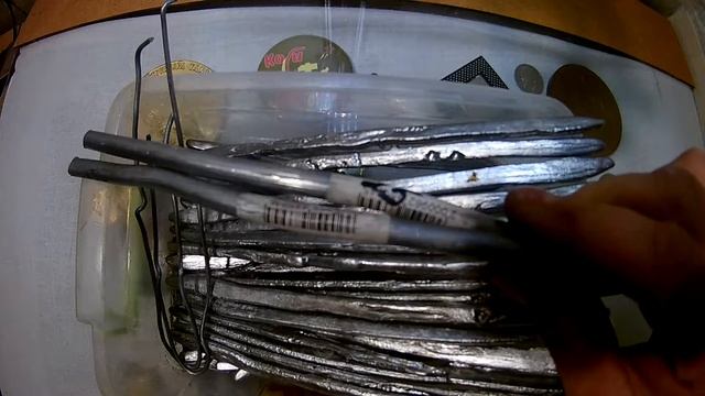 Переплавил толстые пруты припоя в более тонкие для роботы слабыми паяльниками смотреть онлайн