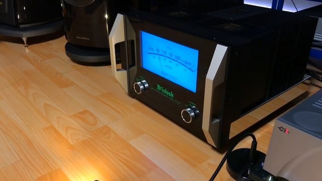 Mcintosh MC1.2Kw Unpacking & First Listen! (with B&W 800 D3)