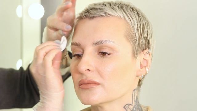 БОЛТАЛКА НА БРОВЯХ с Татьяной Дьяковой I Болтаем о бизнесе во время ламинирования бровей смотреть онлайн