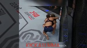 Tatiana Suarez makes Alexa Grass tap with a choke