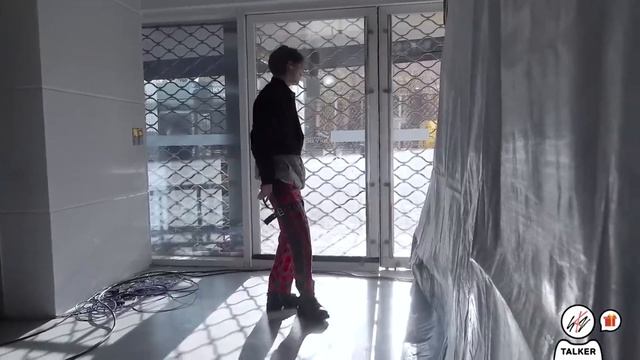 стрей кидсы поют на протяжении 2:33