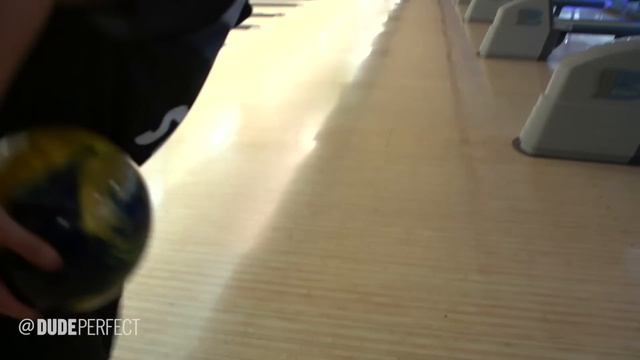 Bowling Trick Shots | Dude Perfect смотреть онлайн