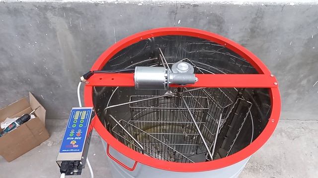 Электропривод на ручную медогонку. Обзор привода АВВ 100. Установка. смотреть онлайн