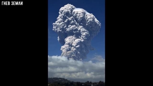 Извержение вулкана Синабунг в Индонезии выбросил столб пепла смотреть онлайн