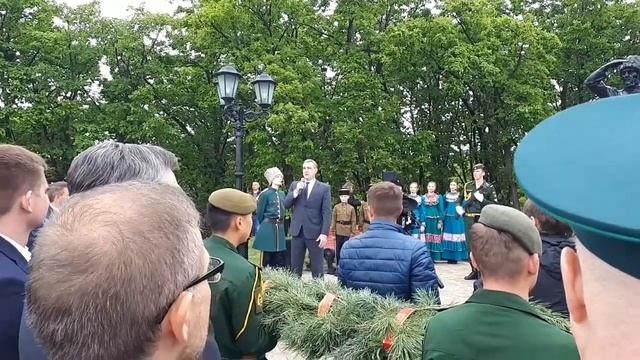 Сад на берегу Амура /В честь 166- Благовещенска возложили цветы к памятнику казакам- первопоселенца смотреть онлайн
