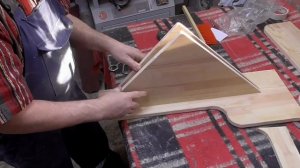 Две простых полочки для икон. Из сосны. Угловая и прямая.