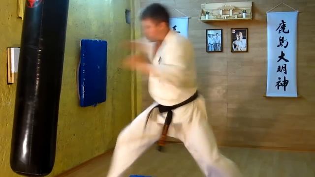 Прямой удар рукой по мешку цуки, джеб, хук / io tsuki / kyokushin karate кекусин каратэ / бокс / ММ смотреть онлайн