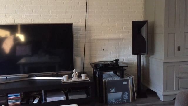 JBL Studio 530 with NUFORCE DDA-120 & Cambridge audio CP1 & REGA RP1 Queen edition смотреть онлайн