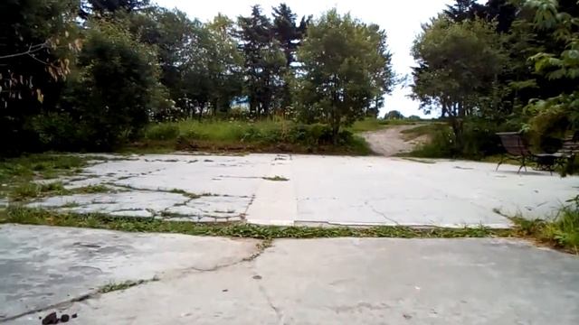 В корсаковском парке. Лестница к кафе, которого нет... смотреть онлайн