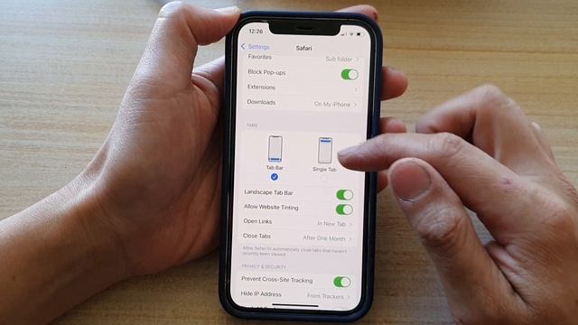 iPhone 12: How to Move The Safari Search Address Bar to the Bottom/Top of the Screen - IOS 15 смотреть онлайн