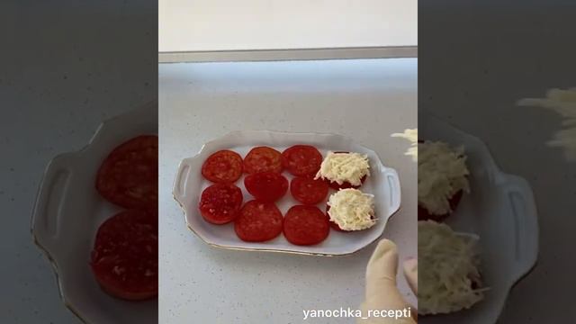 ЗАКУСКА ИЗ ПОМИДОРОВ,СЫРА И ЧЕСНОКА #закуска #закусканастол #закусканапраздничныйстол смотреть онлайн