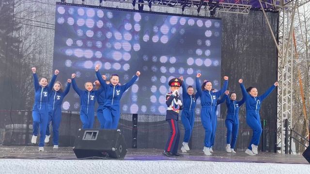 Федор Нарижний с песней «Мы» на общегородском концерте ко Дню Защитника Отечества 23.02.24 в Вологде смотреть онлайн