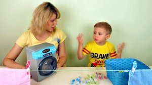 Играем в стирку с Даником - Развивающее видео для детей с игрушечной стиральной машинкой