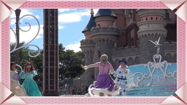 Princesses Dance at Disney Castle with Aurora, Snow White, Cinderella, Belle, Jasmine and Rapunzel смотреть онлайн