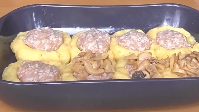 Старое блюдо на новый лад. Пальчики оближешь! Котлетки в гнездах из картофельного пюре. смотреть онлайн