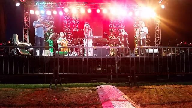 Julia Holter - 'Silhouette' - 4/04/2015 @ CalArts смотреть онлайн