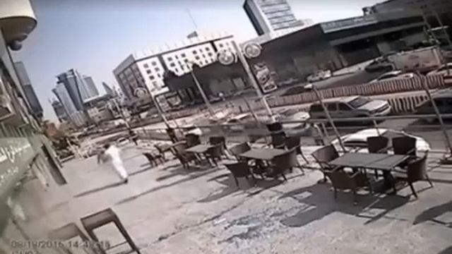 ШОК!!! Араба чуть не разрезало пополам смотреть онлайн