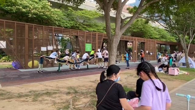 Exploring Kwun Tong Promenade in HongKong смотреть онлайн