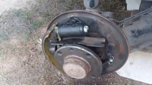 Замена задних тормозных колодок на ладе гранте