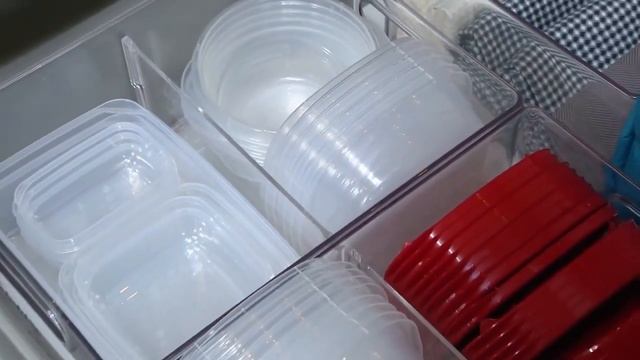 The Home Edit share their pro tips for clear counter space смотреть онлайн