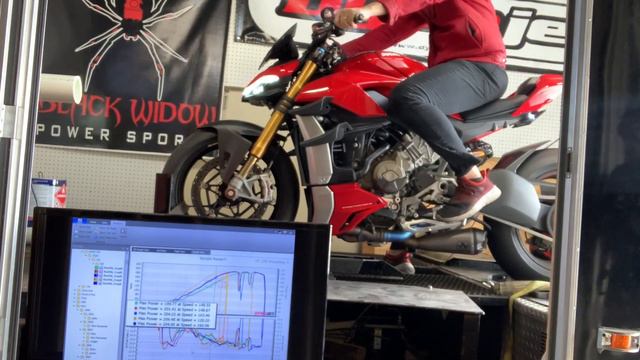 Ducati V4 Street fighter Vs V4S Dyno смотреть онлайн