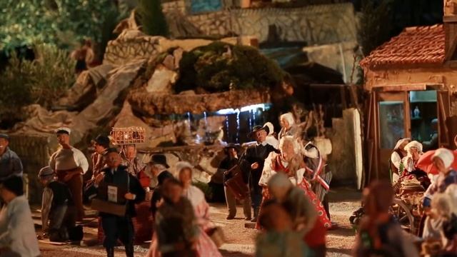 Собор Парижской Богоматери, часть рождественского вертепа смотреть онлайн