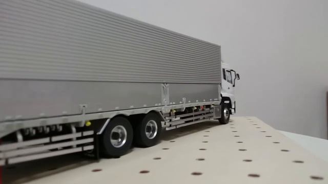 1/43 スケール NISSAN 商用車 смотреть онлайн