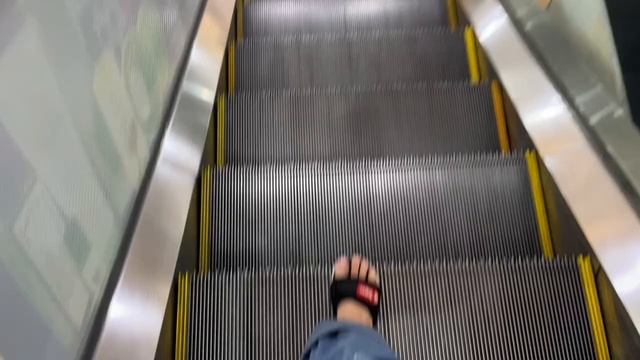 Pattaya 2023 Тайский Новый год ?? начался ??Центр Паттайи ,прогулка …в видео есть маты ?? смотреть онлайн