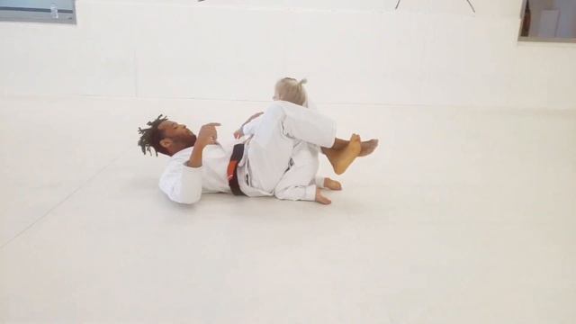 How to teach BJJ to Kids - 3 years old смотреть онлайн