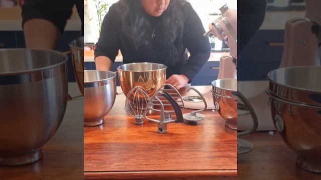 kitchenAid 5ksm195 feather Pink Artisan Mixer смотреть онлайн