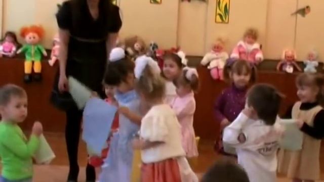 Две пляски с платочками 2-2,6 лет.mpg смотреть онлайн