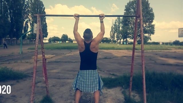 ПОДТЯГИВАНИЯ НА ТУРНИКЕ . ВЫРОСЛА ЛИ СПИНА ? смотреть онлайн