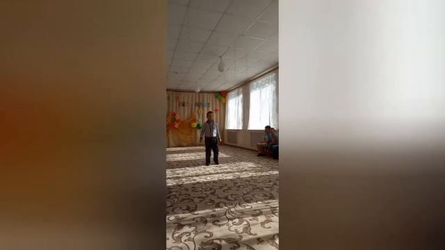 Поздравление коллективу детского сада от воспитанников Подготовительной и девочек Средней группы. смотреть онлайн