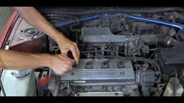 Замена свечей и воздушного фильтра на Toyota Corolla (4a,5a,7a-fe) смотреть онлайн
