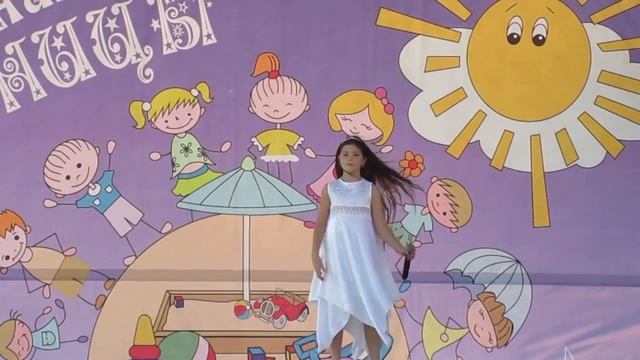 Песня 'Мама Богомолица' Василиса Волченко, 10 лет смотреть онлайн