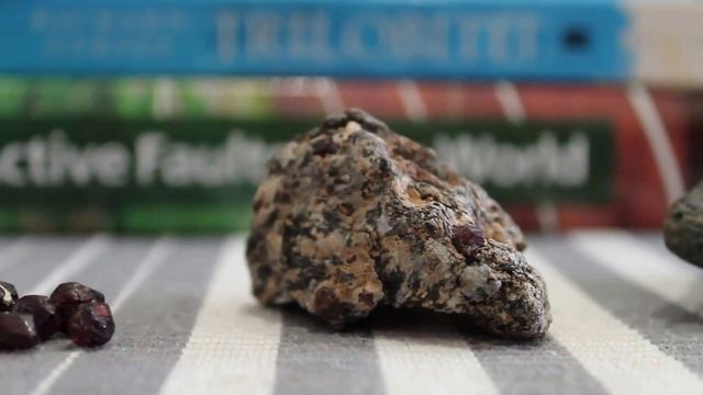 Gemstones? Almandine Garnet Rundown - (Mineral Montage Ep1) смотреть онлайн