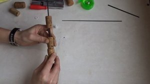 Зимняя БЛЕСНИЛКА своими руками ИЗ ПРОБКИ и с телескопическим хлыстом