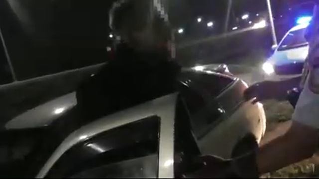 В Карагандинской области водитель ночью использовал фонарик вместо фар смотреть онлайн