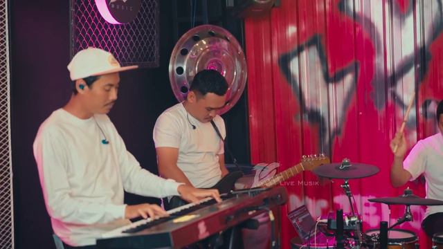 DENNY CAKNAN FEAT. MAS DDDHO - KISINAN 1 & 2 (OFFICIAL LIVE MUSIC) - DC MUSIK смотреть онлайн
