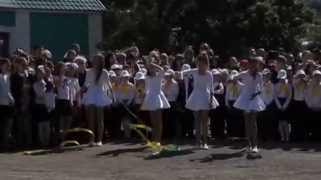 25 05 2017 Линейка выпускников Школа №1 Ялта! Олимпиада 1 смотреть онлайн