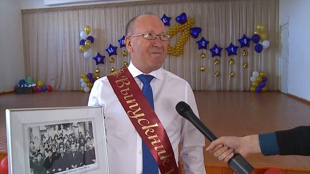 25 мая в Кумертау для выпускников кумертауских школ прозвенел "Последний звонок" смотреть онлайн
